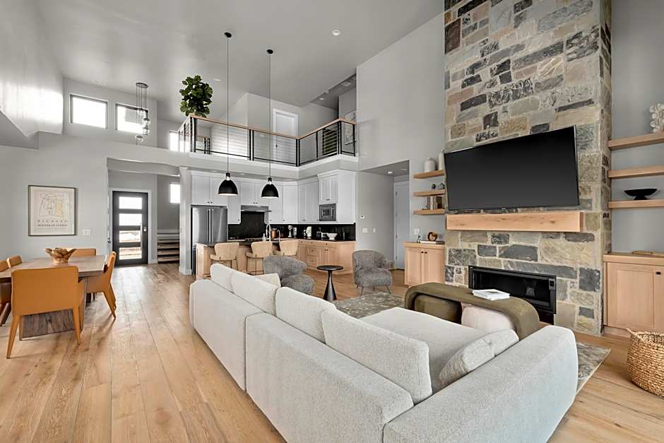 Luxury Stays Club 1012, New lovely 4br TH, New Deer Valley 1 min Park City 10 min