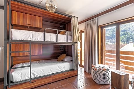 Bed in 6-Bed Mixed Dormitory Room (shared bathroom)