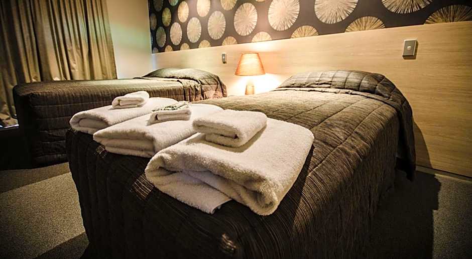 Racecourse Hotel and Motor Lodge