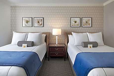 Queen Room - Connecting