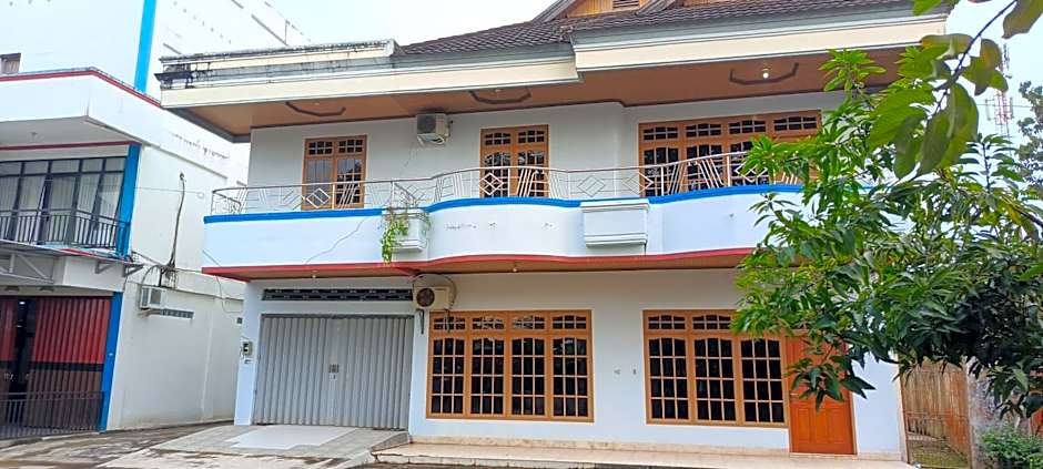 Hotel O Wisma Deli Syariah Near RSUD Nene Mallomo Sidenreng Rappang
