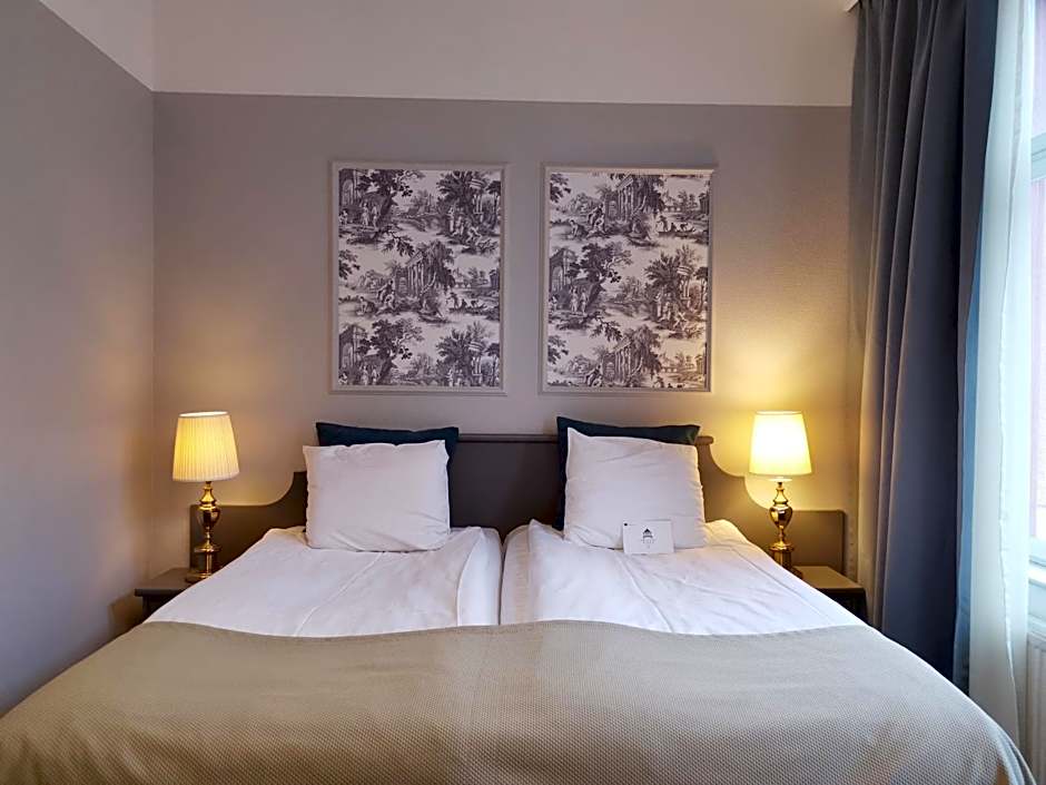 Crystal Plaza Hotel