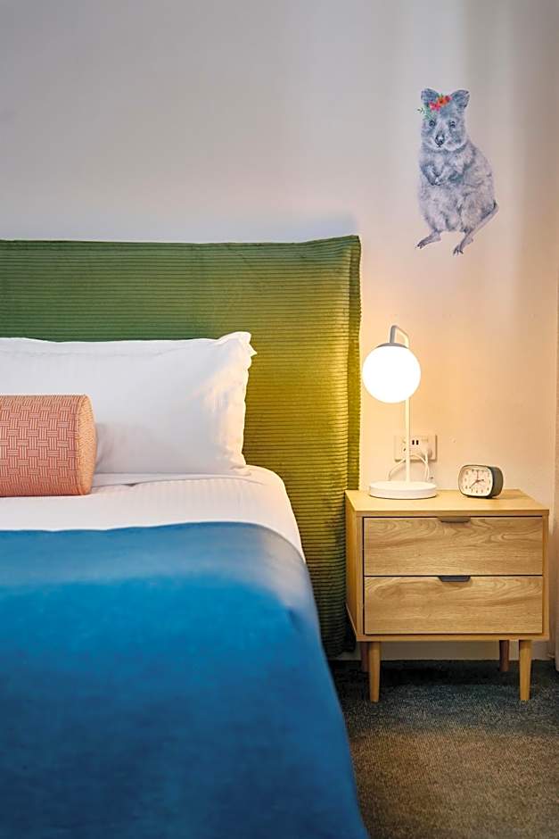 Baileys Parkside Motel by VetroBlu