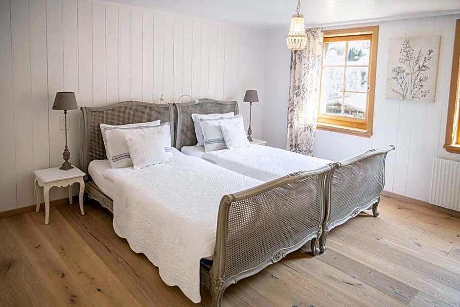 Casa Pasch - Boutique Bed and Breakfast in Cumpadials