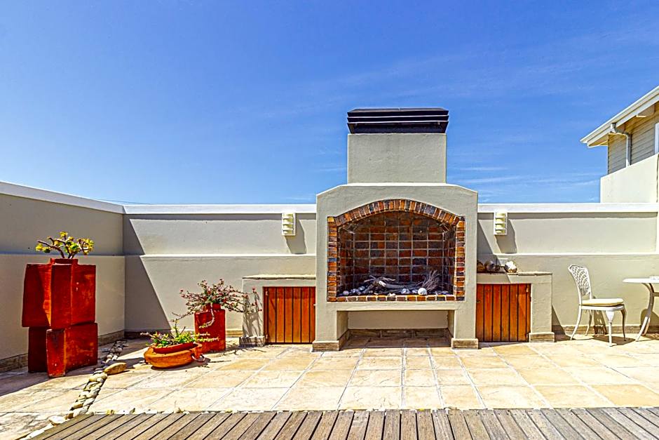 138 Marine Beachfront Guesthouse