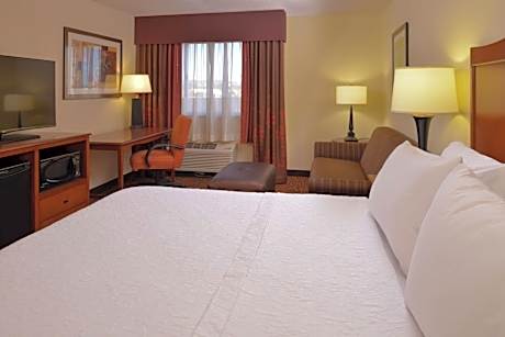 1 King Bed Study With Sofabed Nonsmoking