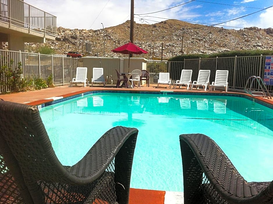 Hilltop Inn & Suites