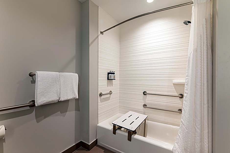 avid hotel Summerville By IHG