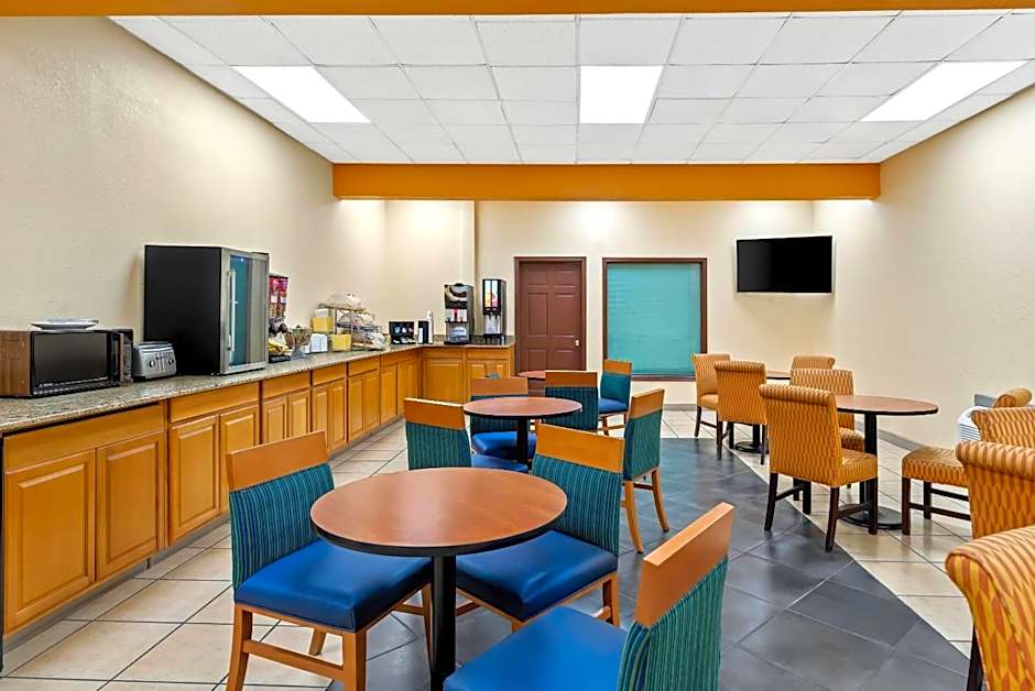 Days Inn by Wyndham Petersburg/South Fort Lee