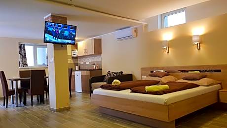 Deluxe Family Room