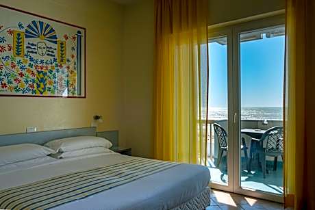 Double or Twin Room with Sea View