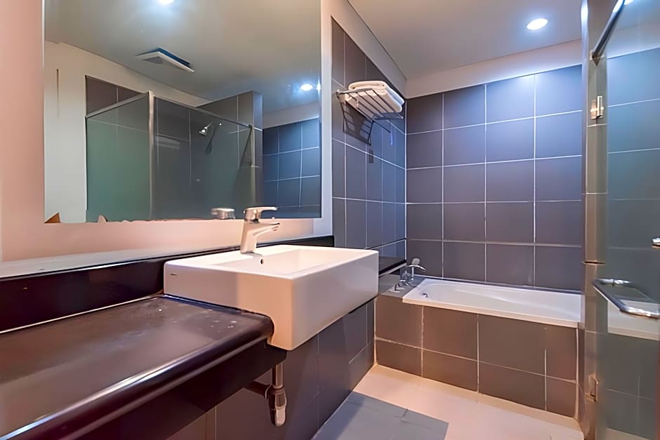 RedDoorz Premium near Paris Van Java Mall