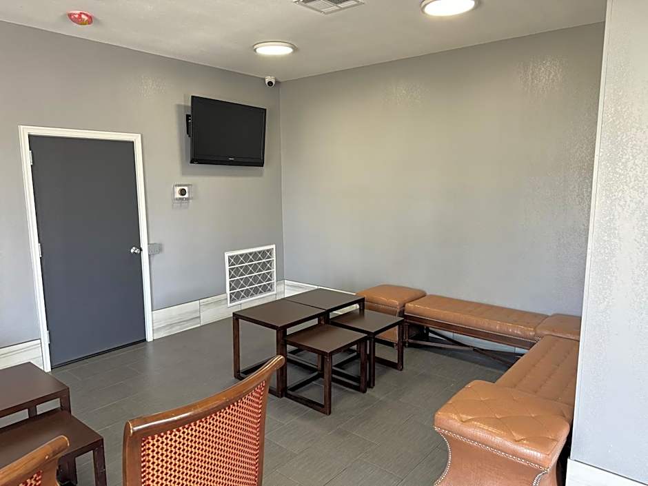 Nola Inn & Suites