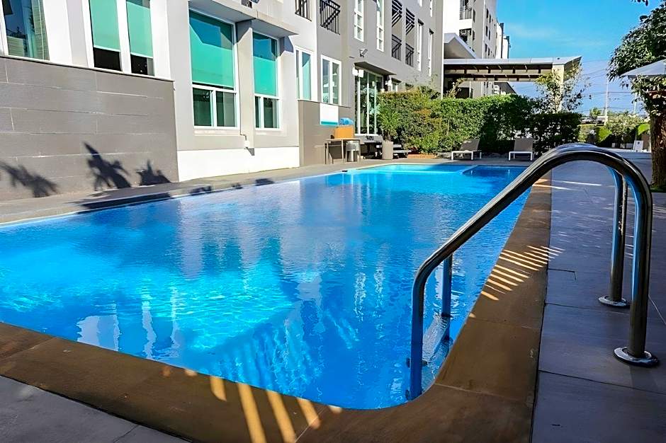 Crystal Suites Suvarnbhumi Airport