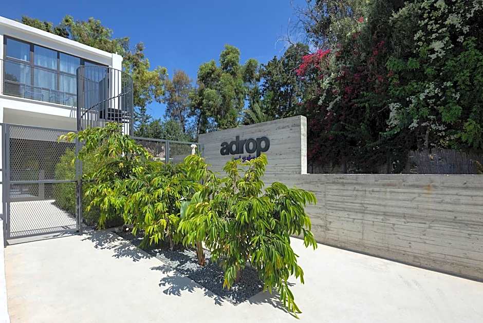 Adrop Pool Suites