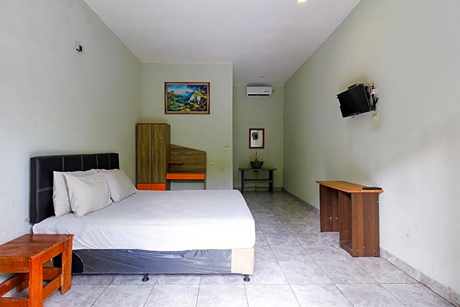 RedDoorz at Saren Anyar Homestay Lukluk