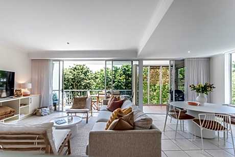 Heart of Sunshine, Spacious Apt with Pool & Garden