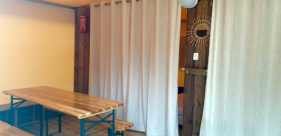 Gîte en bois proche du zoo ,vue sur le ciel en dormant