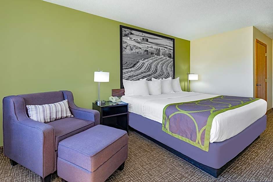 Super 8 by Wyndham Emmetsburg