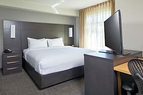 King Studio with Sofa Bed