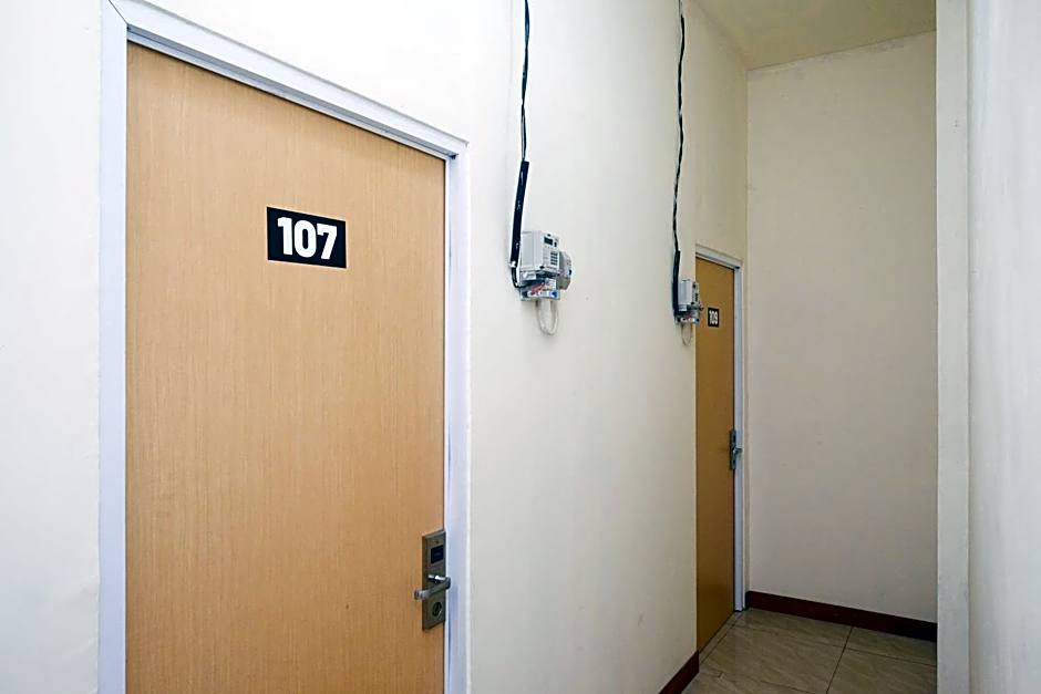 Urbanview Hotel AVA Semarang near Akademi Kepolisian Semarang by RedDoorz