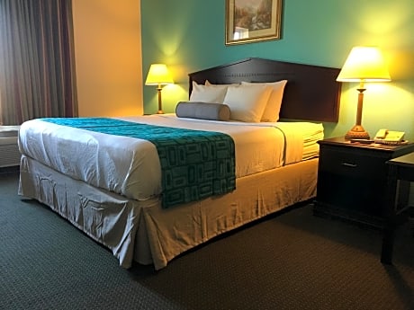 King Suite - Non-Smoking