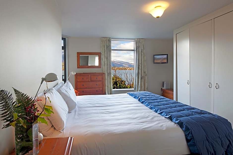 Spinnaker Bay Apartments
