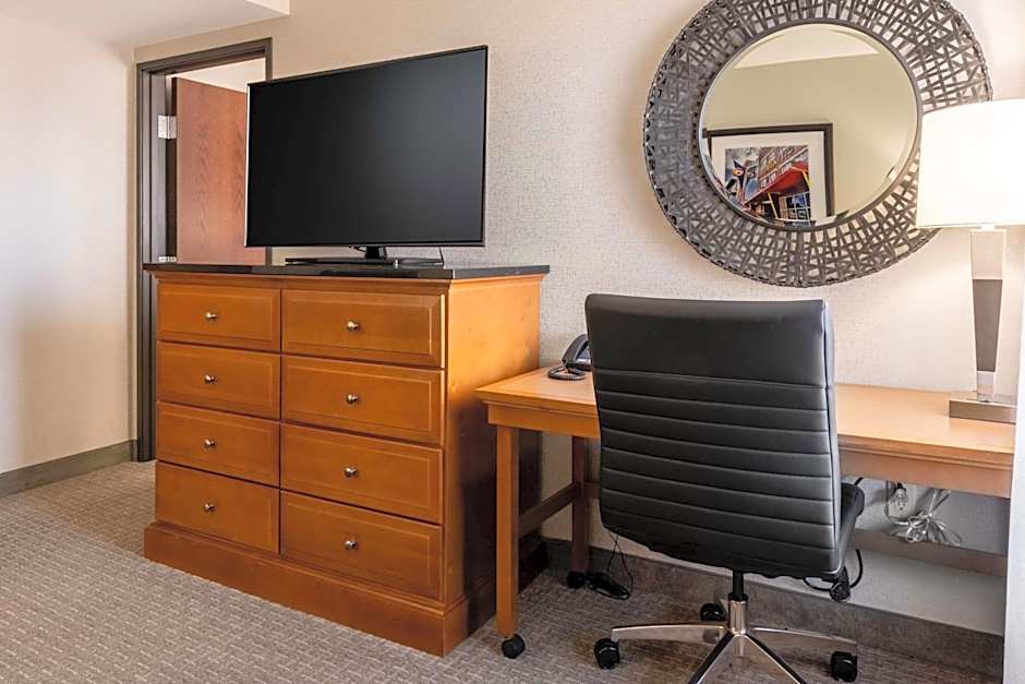 Drury Plaza Hotel Broadview Wichita