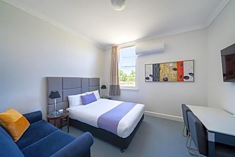 Queen Room with En Suite