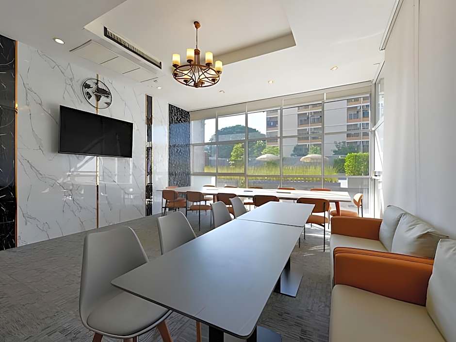 Three Seasons Bangkok