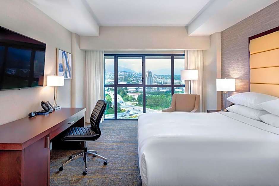 Photo 1 of 4 of 1 King Bed Guestroom, City View