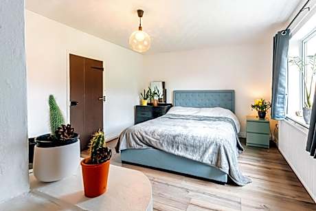 Family Room with Garden View