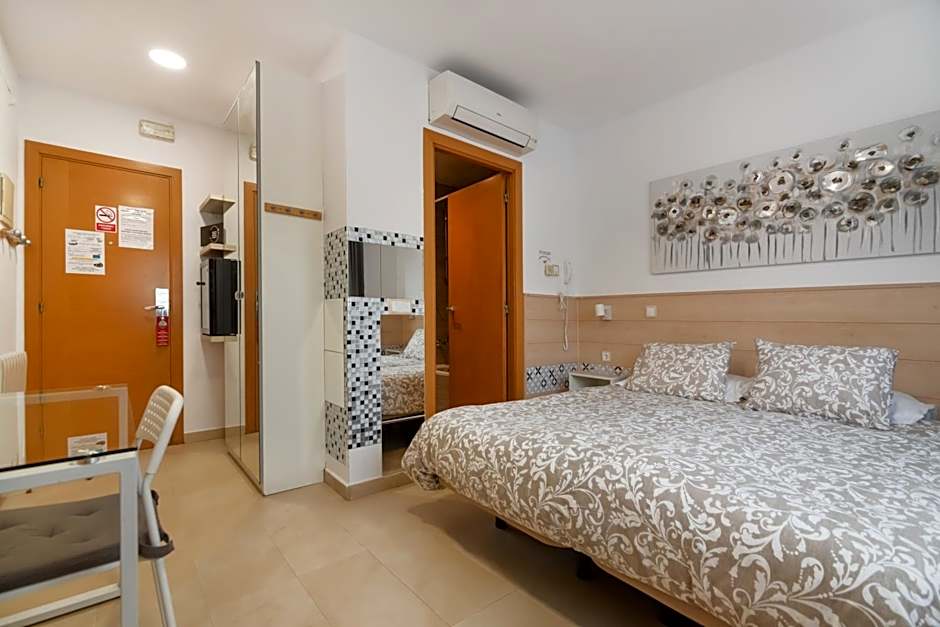 Hostal House