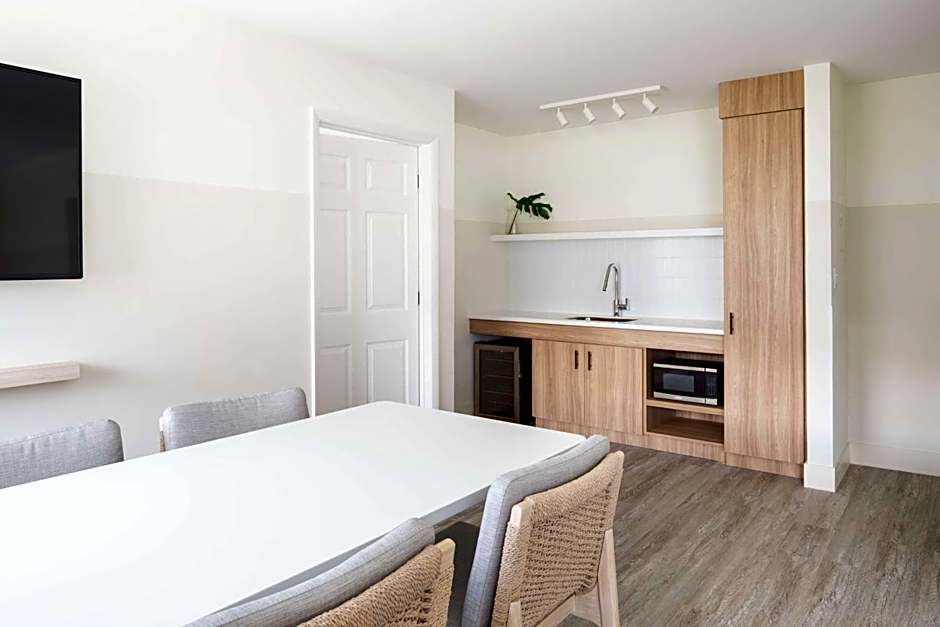 Hampton by Hilton Grand Cayman Seven Mile Beach