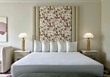 Large King Room  - Non-Smoking