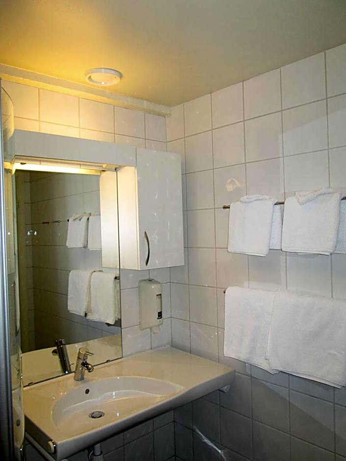 Lavik Fjord Hotel & Apartments