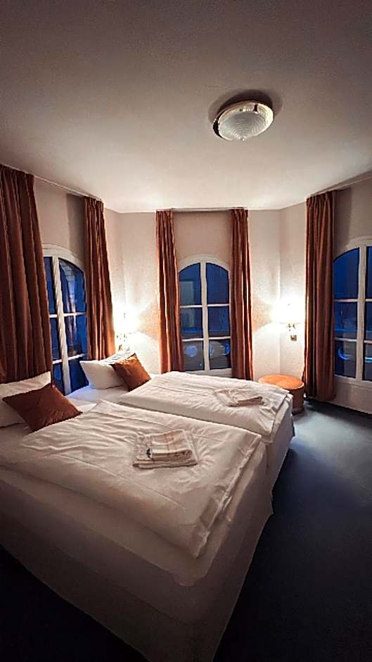 Photo 1 of 4 of Double Room