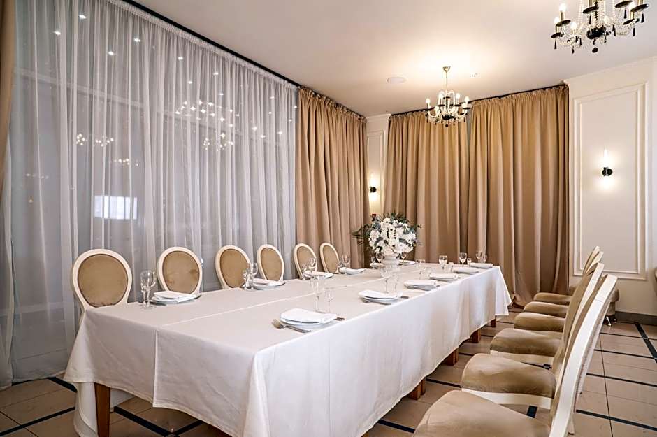 Nadiya Hotel