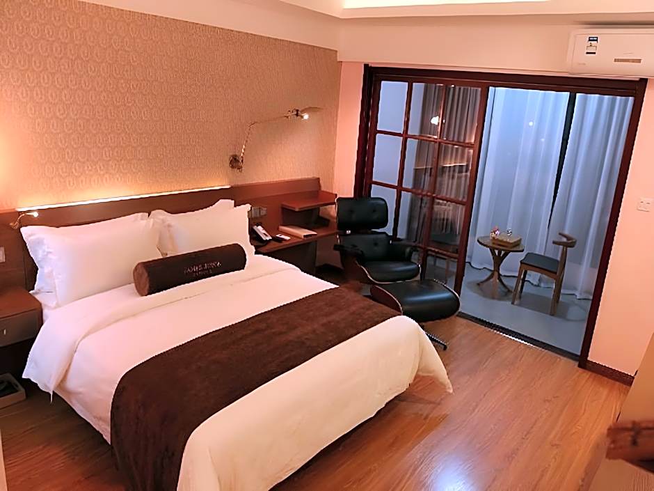 James Joyce Coffetel Qufu Long-distance Bus Station