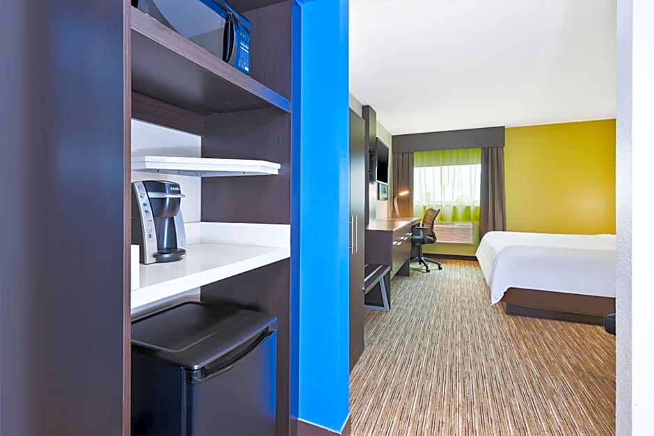 Holiday Inn Express Winnipeg Airport - Polo Park By IHG