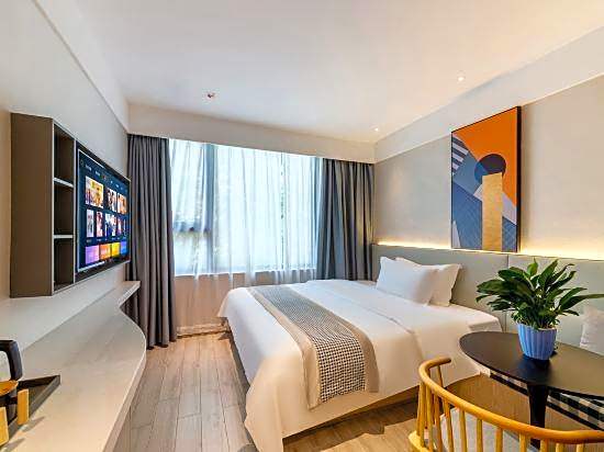 Yilong Hotel