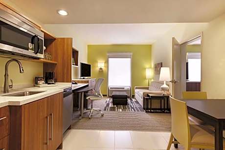 Premium King Suite - Non-Smoking