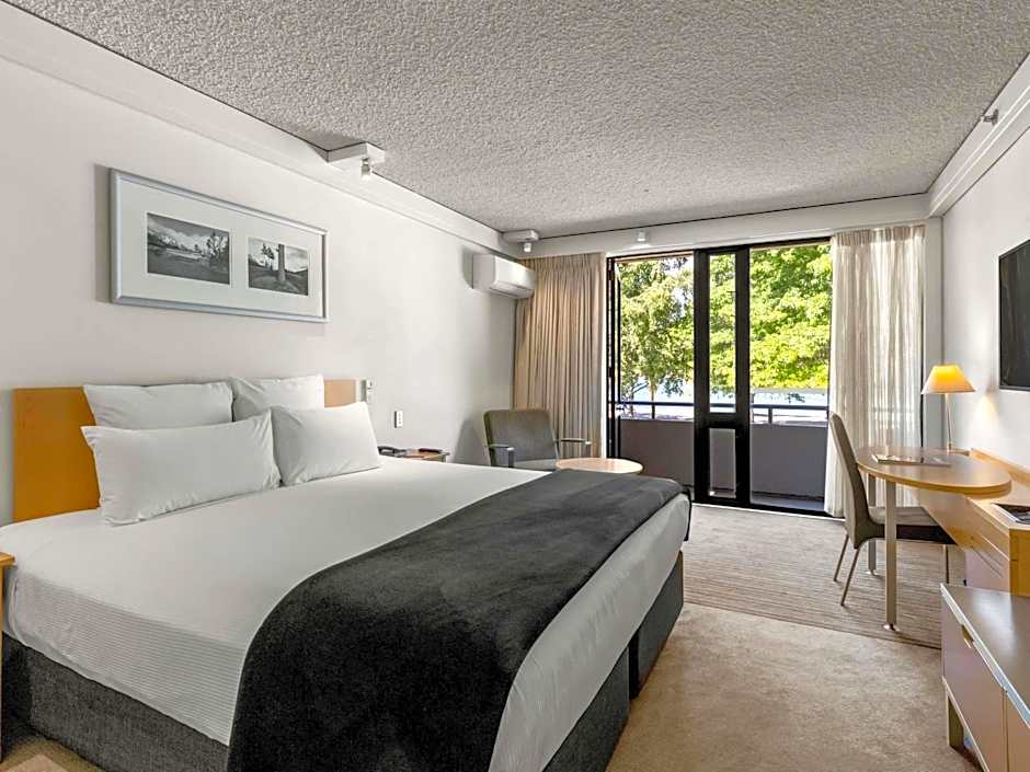 Novotel Queenstown Lakeside