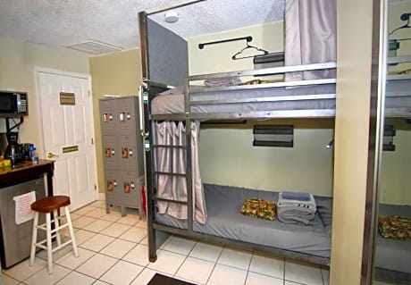 Bed in 6-Bed Mixed Dormitory Room