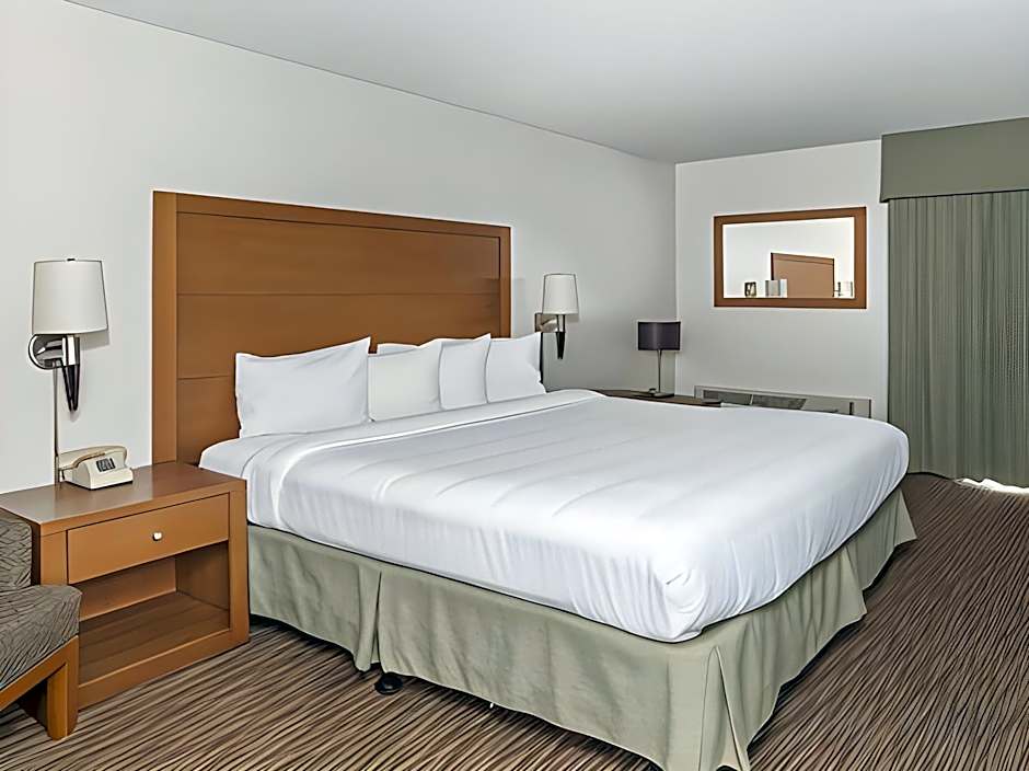 Days Hotel by Wyndham Peoria Glendale Area