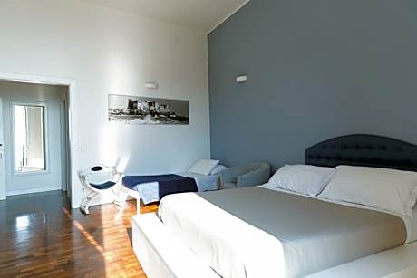 Deluxe Room (2 Adults + 1 Child)