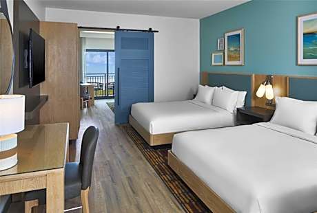 Queen Suite with Two Queen Beds and Balcony - Gulf View