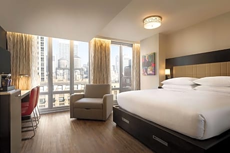 1 King Bed Mob/Hear Accessible 3X3 Shower City View