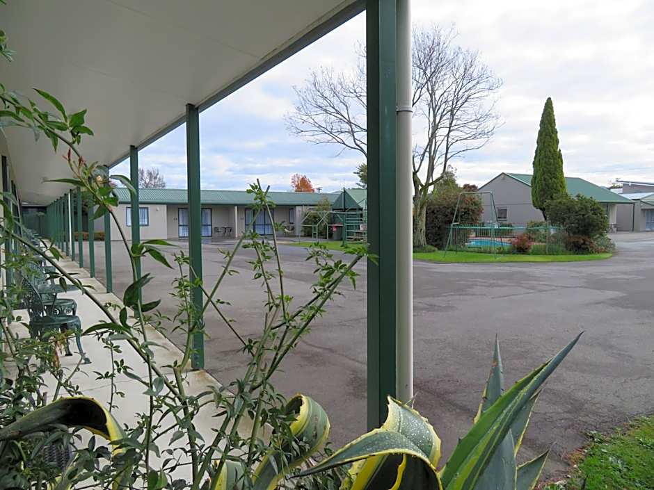 Commodore Court Motel