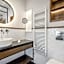 Budapest Eye- Boutique Suites, by BQA
